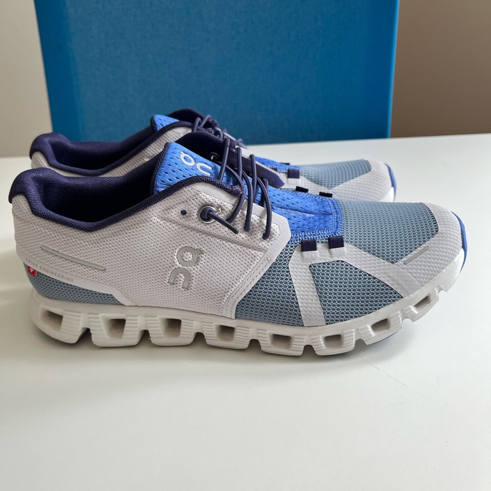 On Cloud 5 Push Lavender Chambray, women’s sz 8.5, almost new, worn 1x.